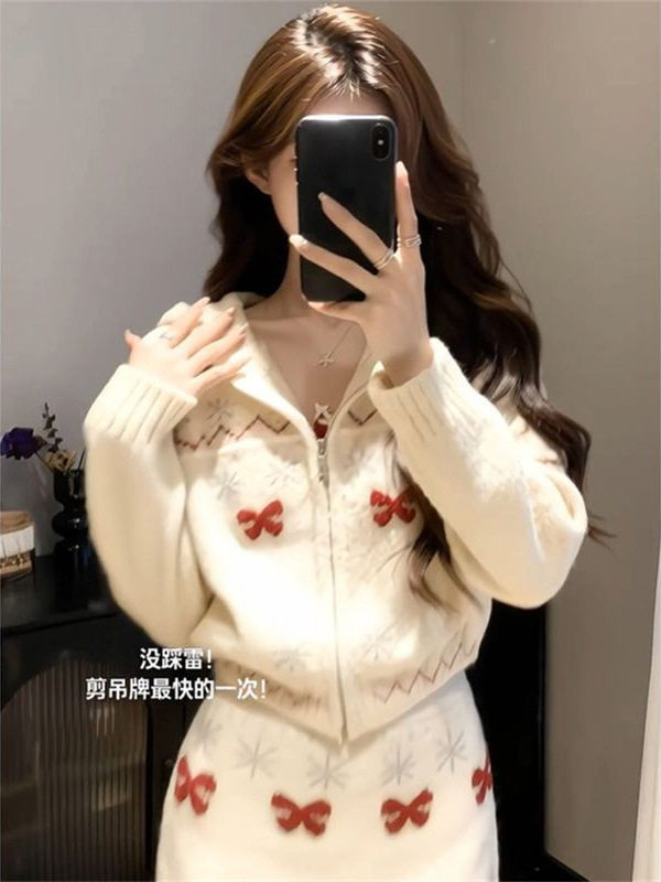 Korean Sweet Bow Hooded Knitwear for Women in Autumn and Winter, Slim and Good-Looking Knitted Knitwear Top and Short Skirt Two-Piece Set
