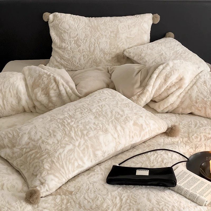 Double-Sided High-Weight Faux Rabbit Fur Carved Milk Velvet Four-Piece Set, Light Luxury Winter Warm Fur-Edged Duvet Cover Bedding
