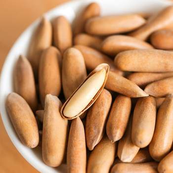 2025 New Arrival Extra Large Capsules Brazilian Pine Nuts Northeast Bulk Hand Peeled Open Afghan Special Grade 50g Kernels