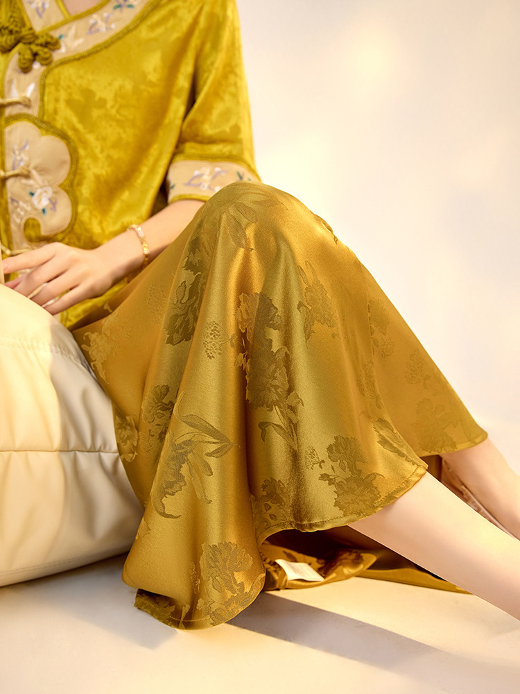 Chân váy nữ dáng dài in hoa thêu nổi bật phong cách thanh lịch — Bột củ sen (giao hàng trong 7 ngày), Bột củ sen (giao hàng trong ngày), Đen Obsidian (Tóc 7 ngày), Gạo Ánh Trăng (Giao hàng trong 7 ngày)