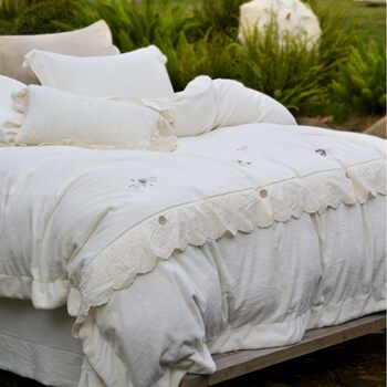 Fresh and Simple Milk Cotton Velvet Four-Piece Set with Embroidery, Ultra-Fine Denier Fiber Velvet Lace Quilt Cover and Bed Sheet for Winter Warmth