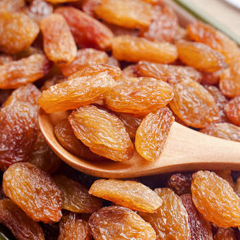 Wholesale Xinjiang specialty red raisin wash-free rose red dried raisin daily nut raw materials 500g pack