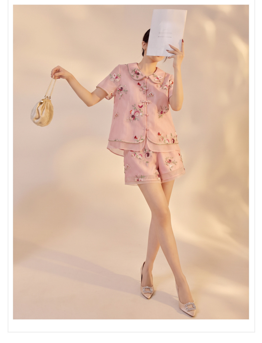 Bộ áo sơ mi không tay thêu họa tiết hoa và quần short dài, phong cách retro nghệ thuật — Quần short thêu hạt (giao hàng trong 7 ngày), Quần short thêu hạt (giao hàng trong ngày), Áo thêu hạt (giao hàng trong 7 ngày), Áo thêu hạt (giao hàng trong ngày)