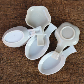 Ink Hall manufacturers wholesale white brush for students calligraphy supporting plastic spoon plum-shaped pen wash ink dish