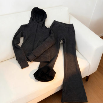Autumn and Winter Women's Fleece-Lined Slim-Fit Jacket with Flared Pants, Stylish Two-Piece Winter Outfit for Petite Figures, Korean Style Sportswear