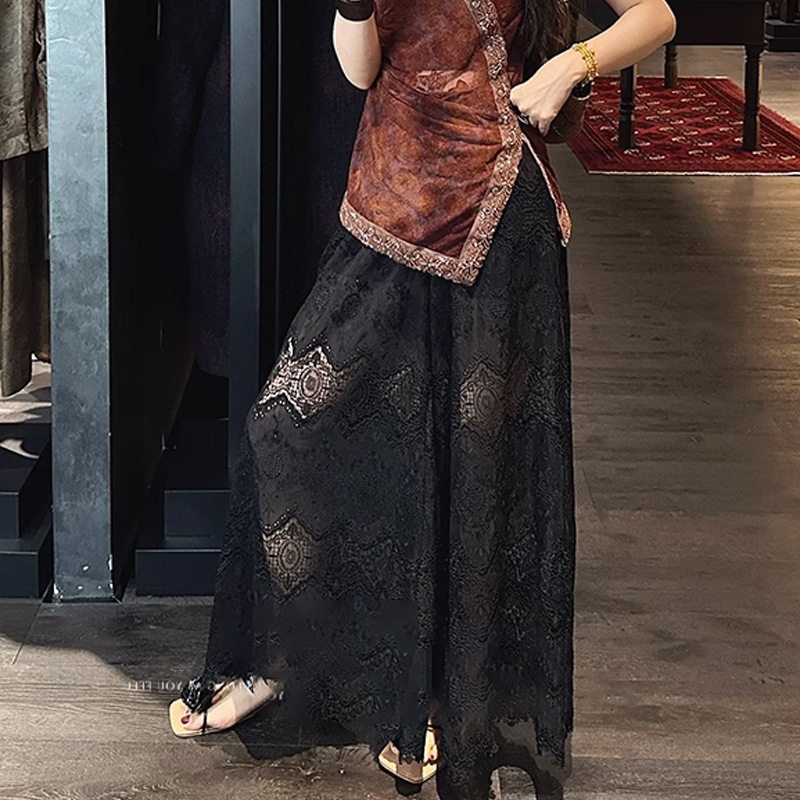 Quần dài nữ ống rộng ren thêu khoét hở lưng cao — Lan đen, Ngọc Hạnh