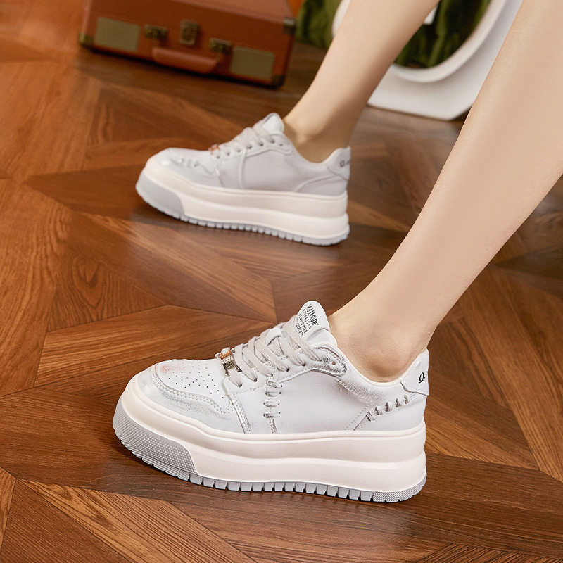 Giày sneaker nữ chunky đế dày trắng phong cách thể thao — Lông nguyên chất, Bạc