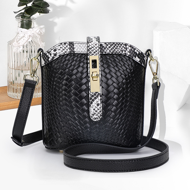 (Mới) Mã A2578 Giá 1190K: Túi Đeo Vai Nữ Gutdsh Hàng Mùa Hè Trung Niên Túi Ví Nữ Chất Liệu Da Bò G04 Sản Phẩm Mới, (Miễn Phí Vận Chuyển Toàn Quốc).