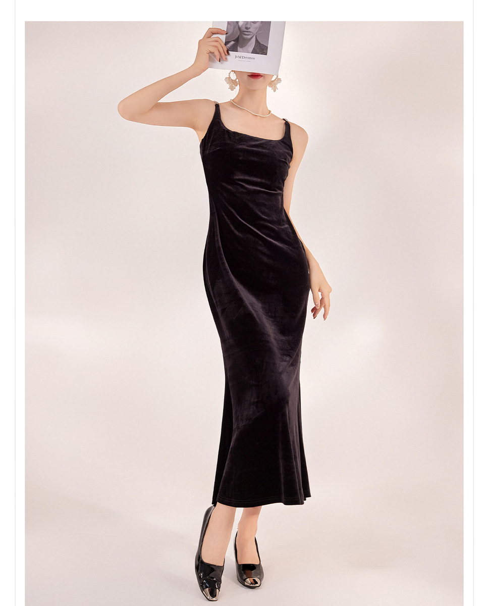 Đầm dây ôm body cổ vuông dài qua gối — Màu đen