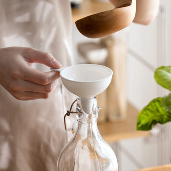 Yimeijia Plastic Kitchen Funnel Cosmetic Split Funnel Kitchen Gadget Spice Bottle Split Oil Leakage