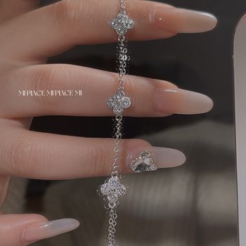 Four-Leaf Clover Bracelet for Women, Accessible Luxury Niche, High-End Sense, Lucky Clover, Valentine's Day Gift for Girlfriend, 2025 New Style