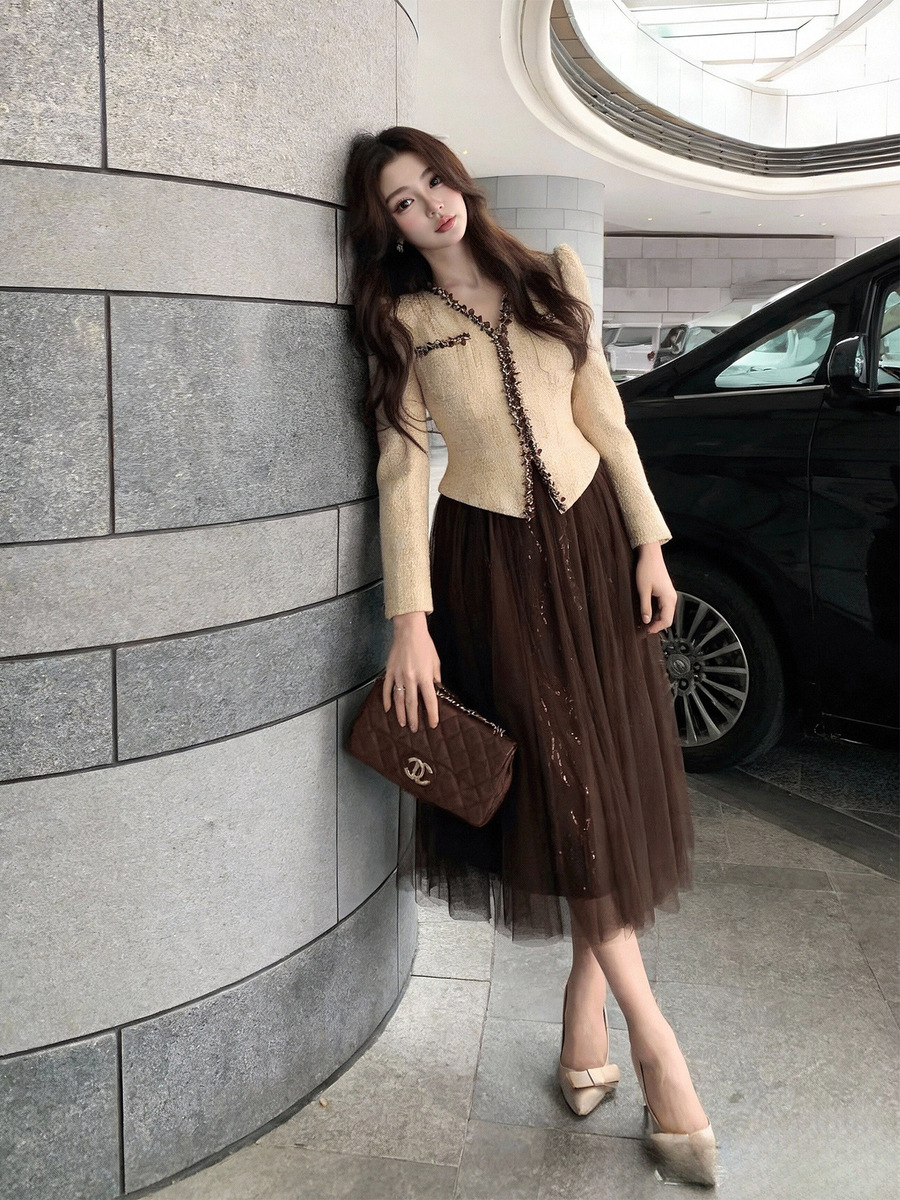 Đầm liền thân nữ cổ chữ V chiết eo phối lưới dáng ôm — Màu nâu cà phê