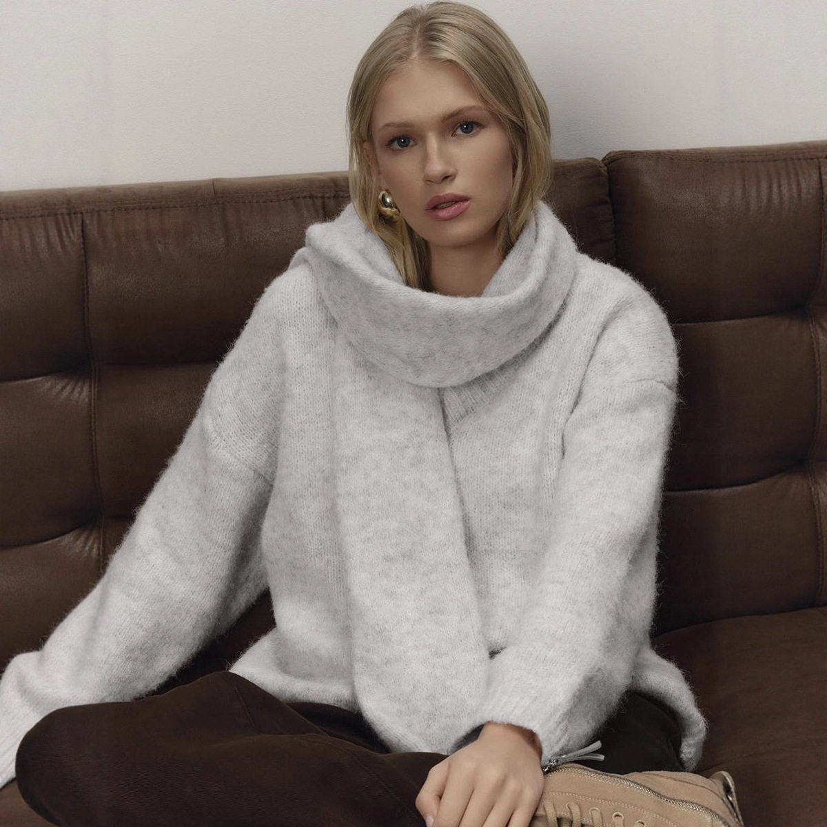 Loose Fit Soft Wool Sweater for Women Cozy Knit Pullover with Scarf Autumn Winter Casual Style Wholesale Available