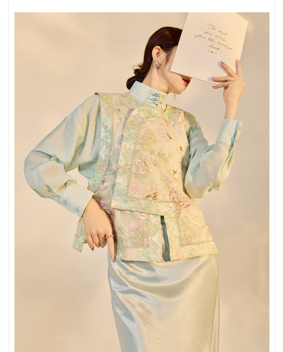 Áo gile nữ dáng vest cổ tròn thêu họa tiết hoa — màu xanh nhạt