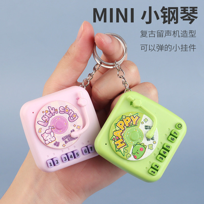 Creative Retro Disc Cartoon Phonograph Keychain Luminous Toy Handheld Music Piano Bag Hanging Ornaments Wholesale