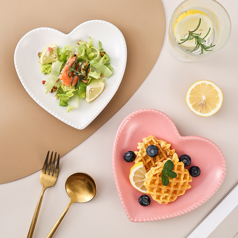 Creative Heart-shaped Ceramic Dish Personalized Love Plate Snack Dish Love Jewelry Dish Household Cake Fruit Peach Heart Dish