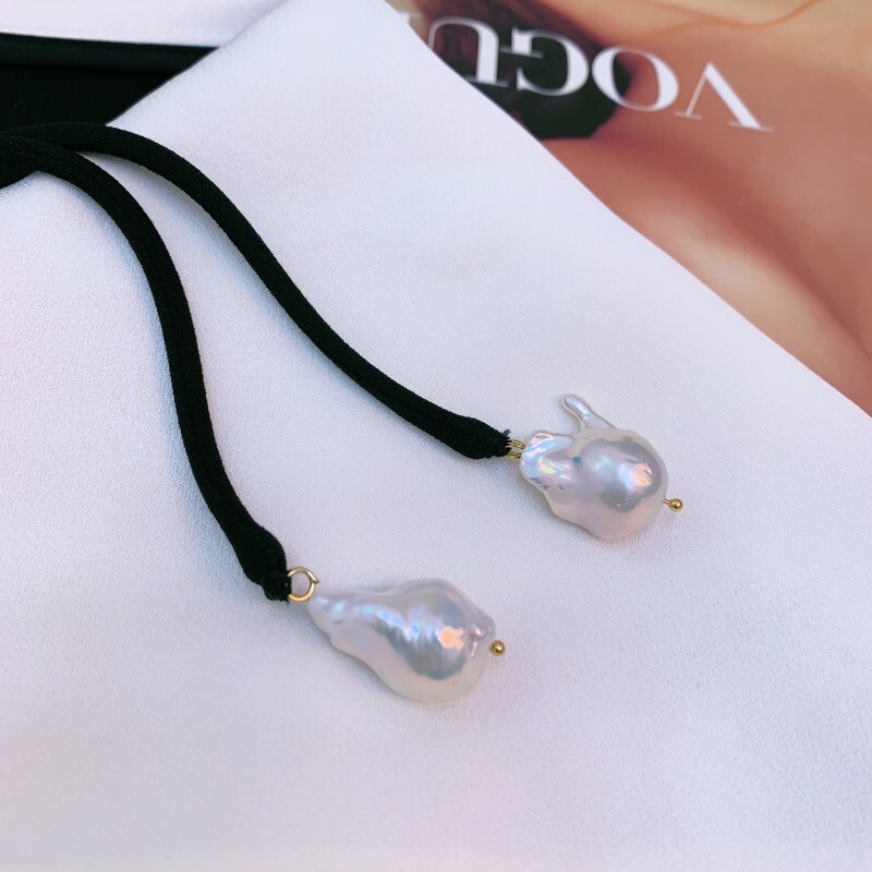 Đầm ôm body nữ cổ trễ vai lệch vai chất liệu satin bóng cao cấp dáng đuôi cá xẻ tà — Hắc Tùng Mặc