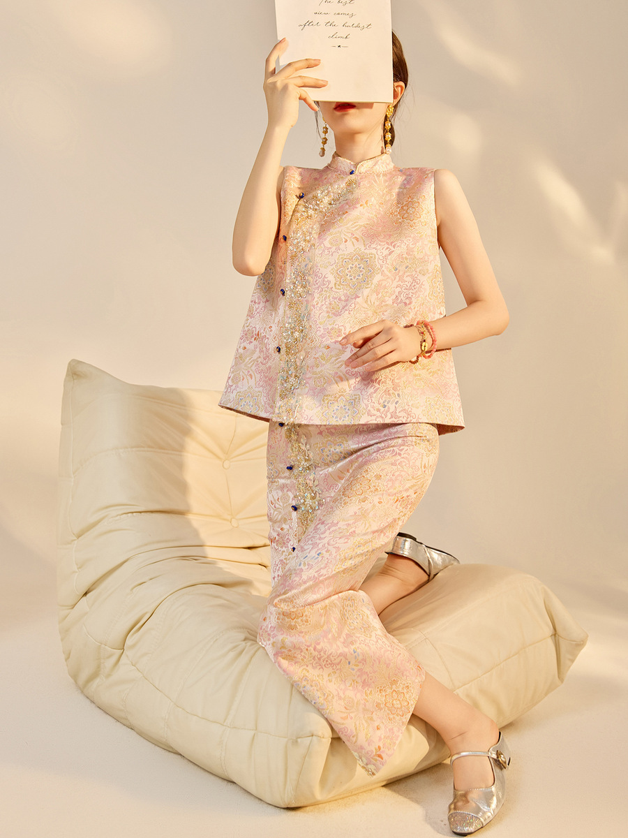 Set áo gile dệt jacquard thêu đính cườm kèm chân váy midi chữ A xẻ tà — Áo gile dệt jacquard (giao hàng trong 7 ngày), Áo gile dệt jacquard (giao hàng trong ngày), Chân váy jacquard (giao hàng trong 7 ngày), Chân váy jacquard (giao hàng trong ngày)