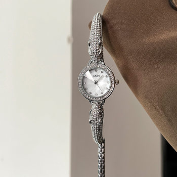 Goldie Dial New Fashion Elegant Watch Leopard Head Bracelet Light Luxury Simple High-Value Diamond-Encrusted Quartz Watch