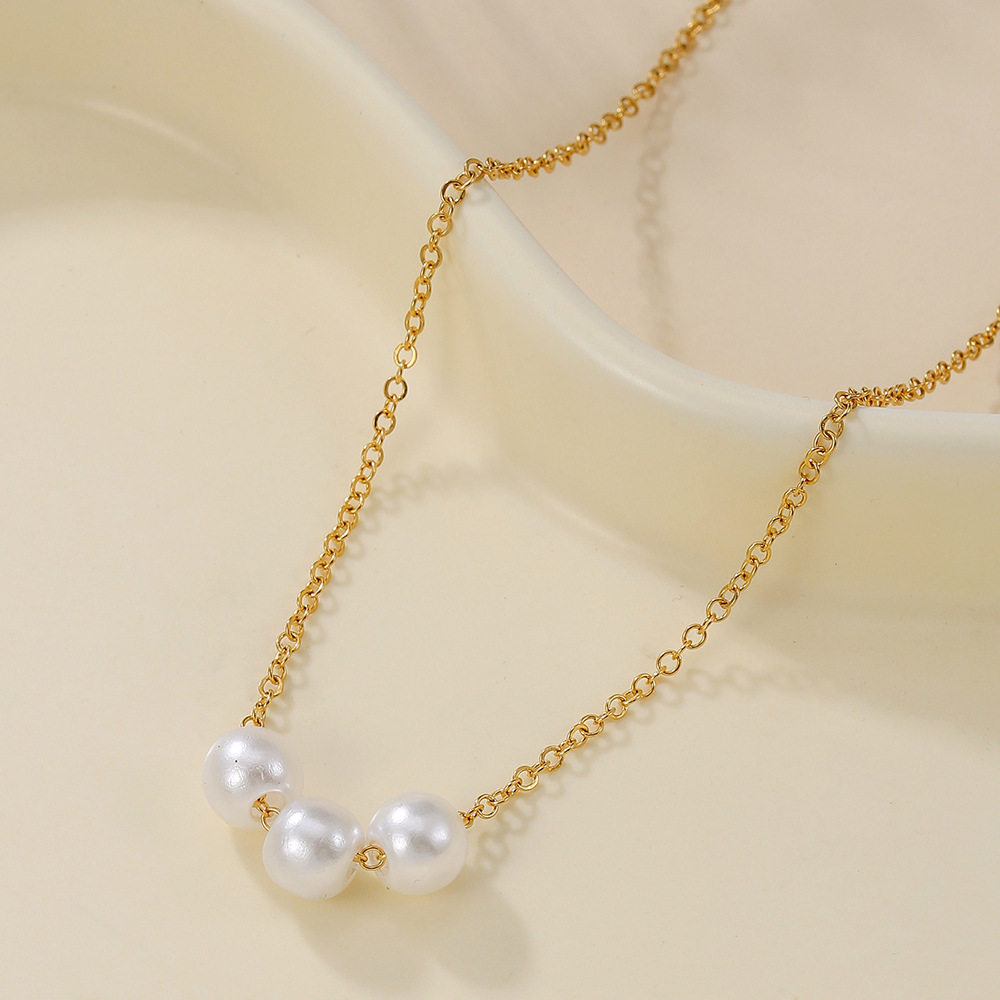 Fashionable and Simple Cross-Border Jewelry, Elegant Pearl Clavicle Chain Necklace for Women, Suitable for Everyday Wear with Pendants