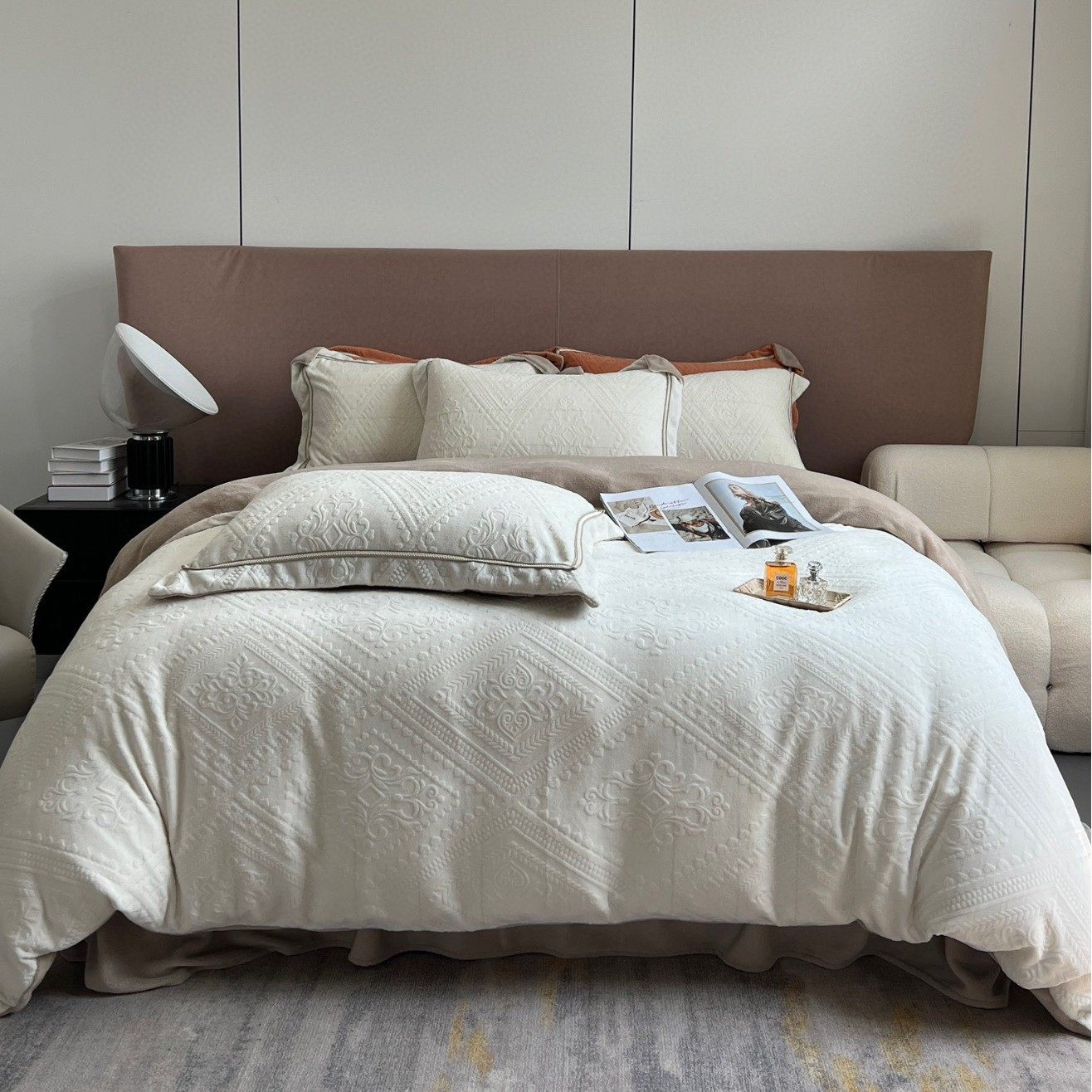 Winter thickened milk velvet four-piece set double-sided warm coral velvet three-piece set flannel single quilt cover fitted sheet wholesale