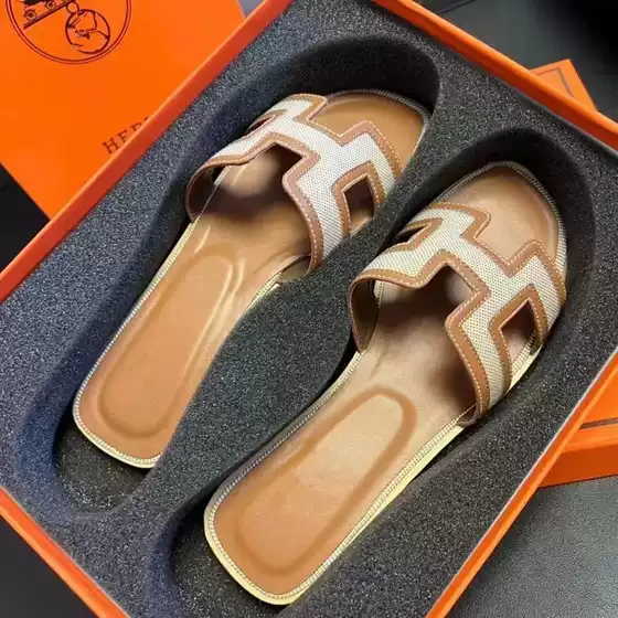 2026 Summer Internet Celebrity Slippers Heavy-Duty Imported Leather Classic Lightweight Square Toe Frayed Edge H Letter Flat Sandals Simple