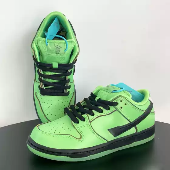 Dunk Sneakers Sb Powerpuff Girls Retro Skateboard Shoes Couple's Commuting Shoes Casual Sports Shoes Breathable and Comfortable