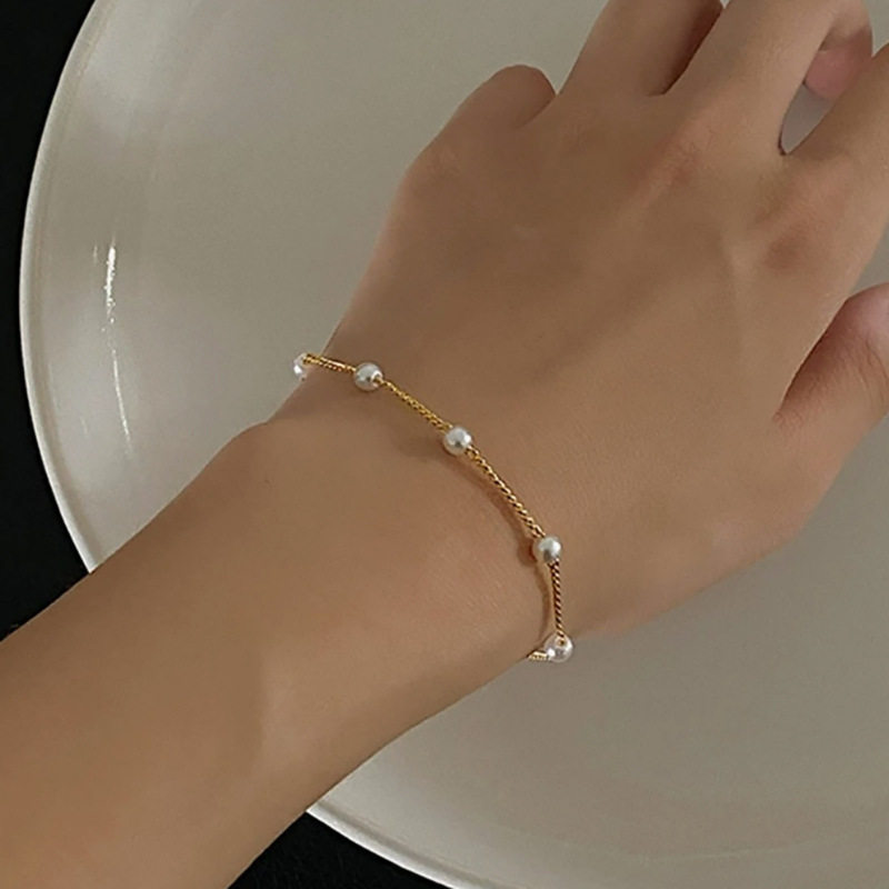 European and American cross-border jewelry elegant fashion temperament versatile women's simple pearl bracelet girlfriends pearl bracelet
