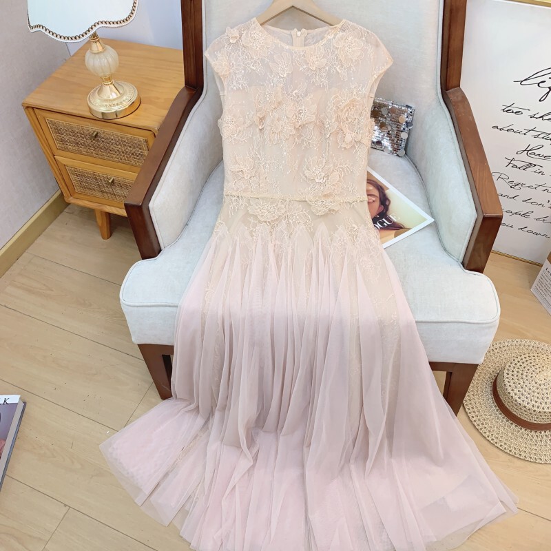 Đầm maxi trắng ren hoa nổi thắt eo không tay dáng chữ A — Váy liền màu hồng, Váy liền màu trắng