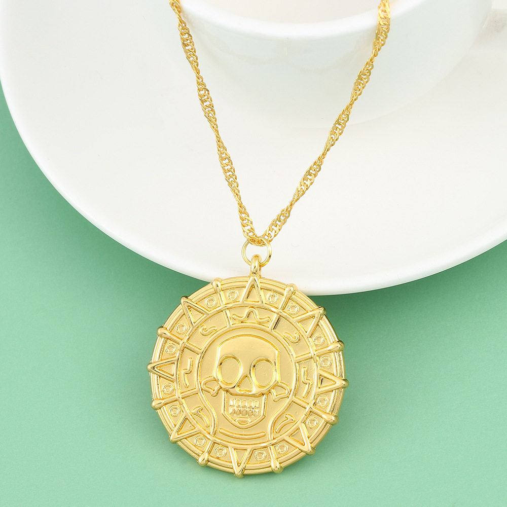 European and American Film and Television Accessories Pirates of the Caribbean Necklace Aztec Gold Coin Skull Pendant Personalized Men's Necklace