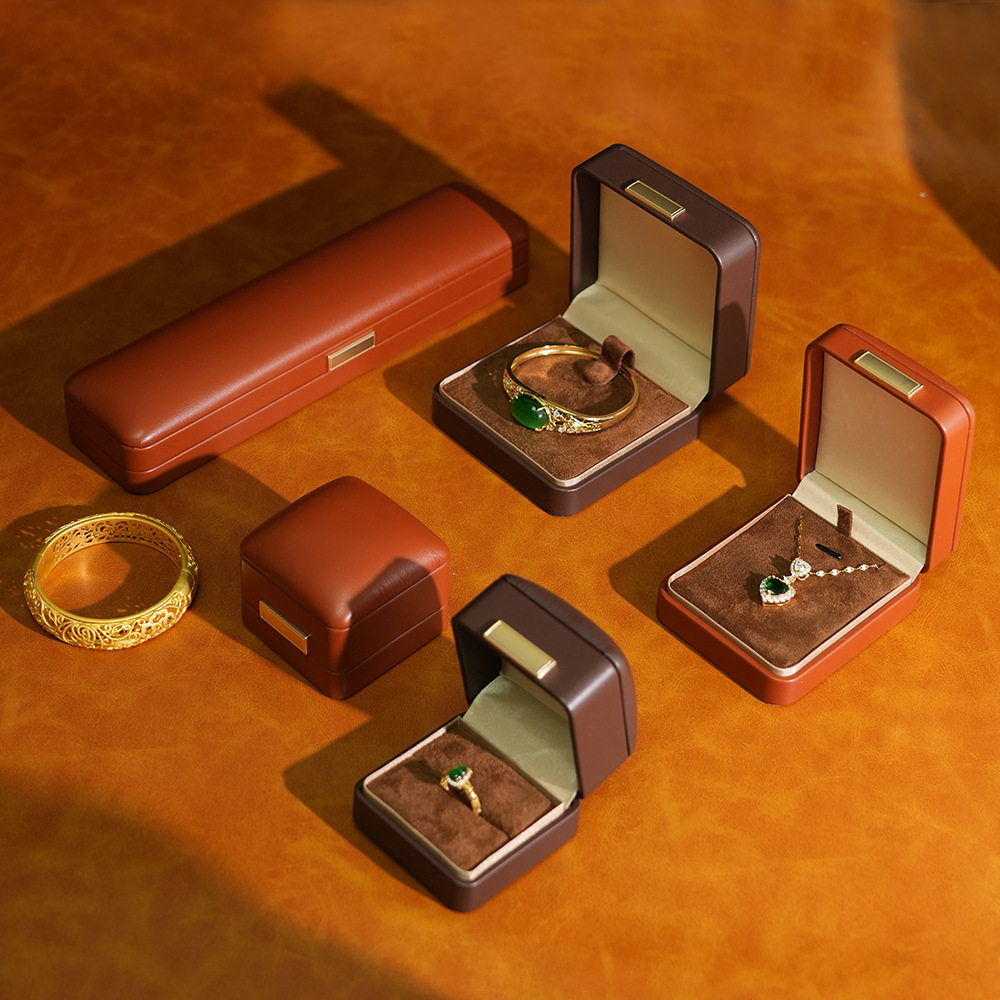 Gold Label Pu Leather Jewelry Packaging Box Proposal Ring Box Gold Necklace Box Jewelry Packaging Box Source Factory Wholesale