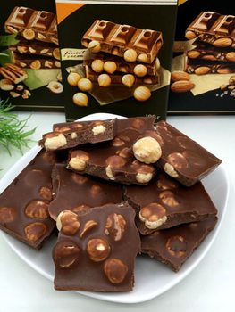 Imported Russian Victory Mixed Nuts Whole Hazelnut Kernels Dark Chocolate Milk Almond Dried Sandwich Snacks