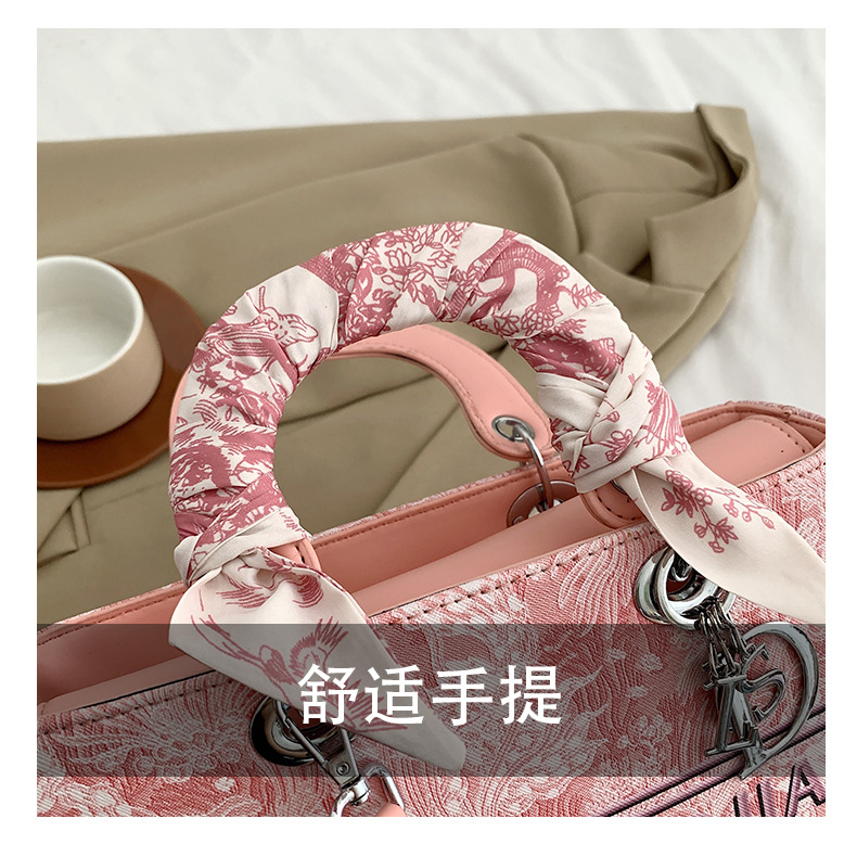 Cross-border high-looking handbag for women new popular niche design Diana bag embroidered shoulder messenger bag 9 undefined