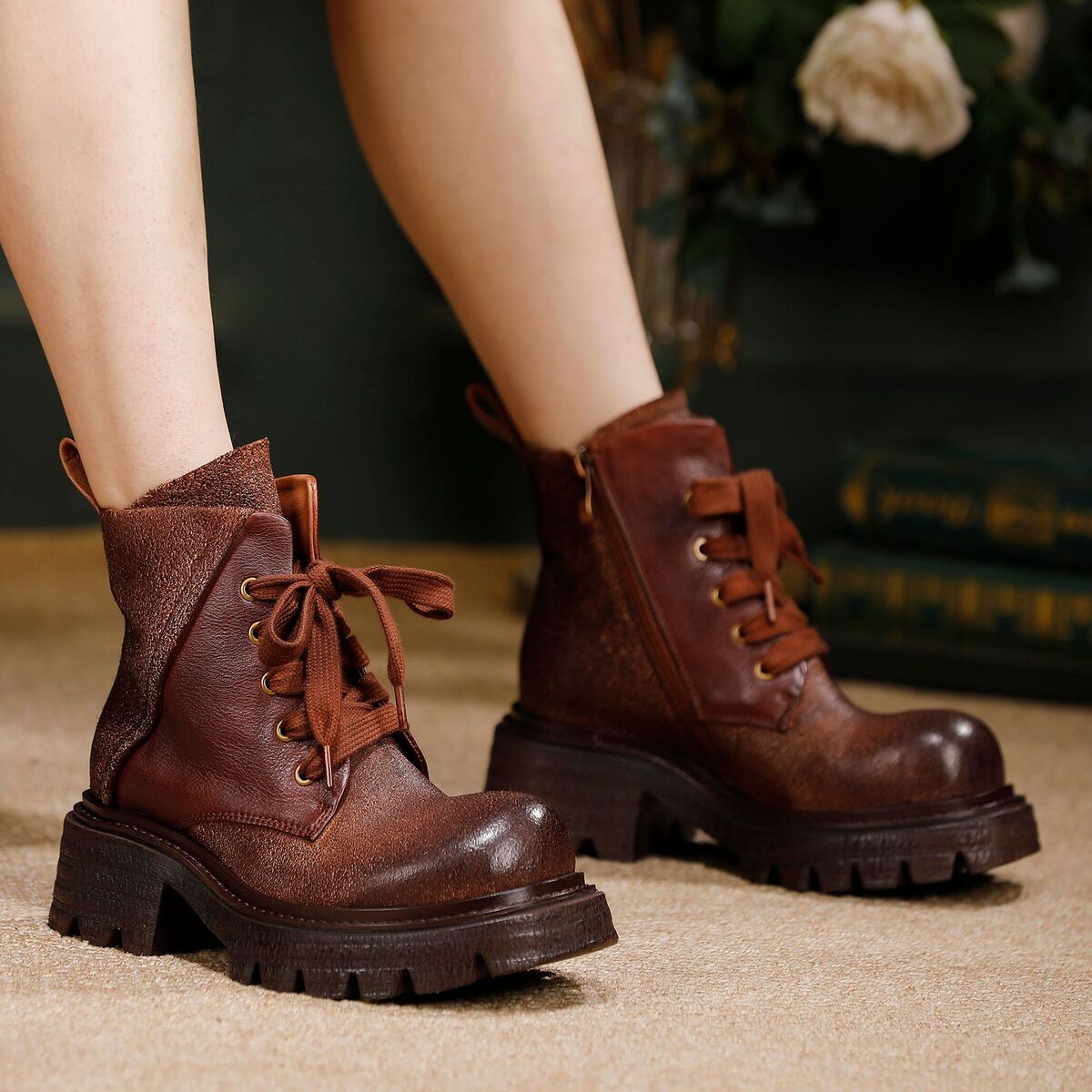 Boot Martin nữ cổ ngắn da bò thật, gót cao 6-8cm, khóa kéo bên hông — màu cà phê