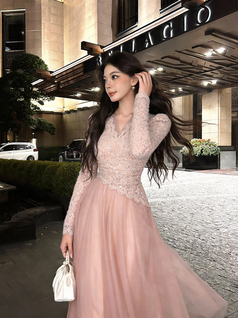 Đầm liền thân lưới xòe rộng chiết eo cổ chữ V phối ren phong cách dịu dàng thanh lịch — Màu hồng, Màu kaki