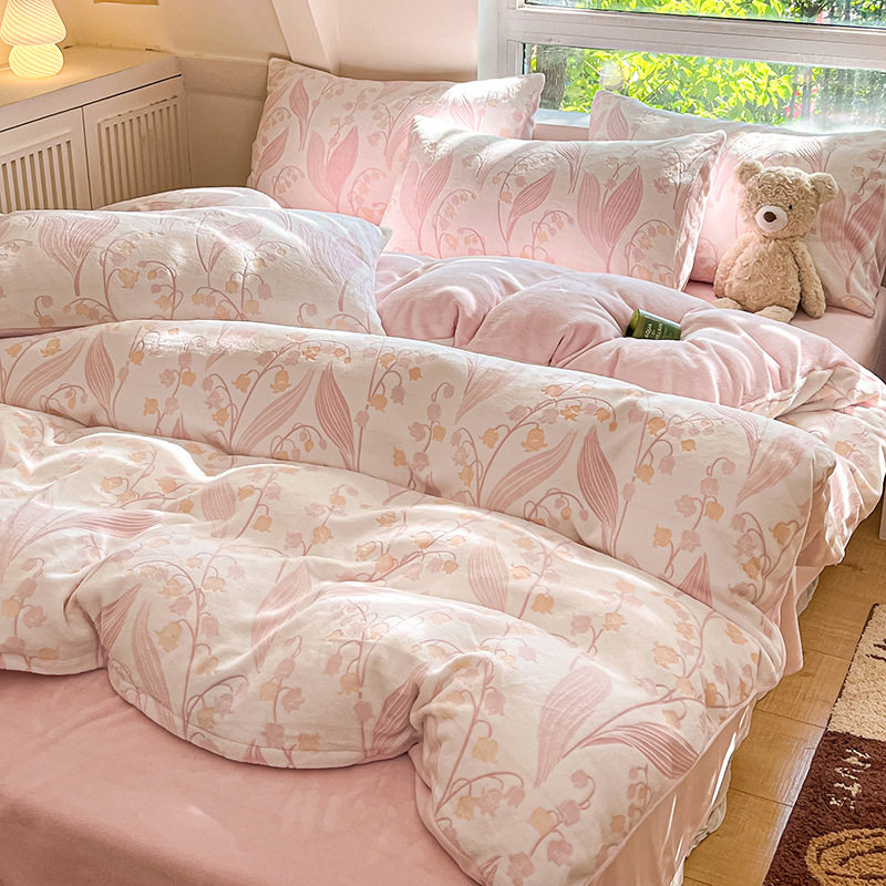 Class a High Weight Carved Milk Velvet Four-Piece Set Thickeneded Warm Coral Velvet Winter Fleece-Lined Flannel Quilt Cover
