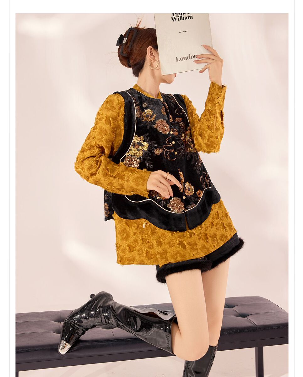 Áo vest nữ dáng gile thêu hoa đính cườm phối cúc — Màu đen