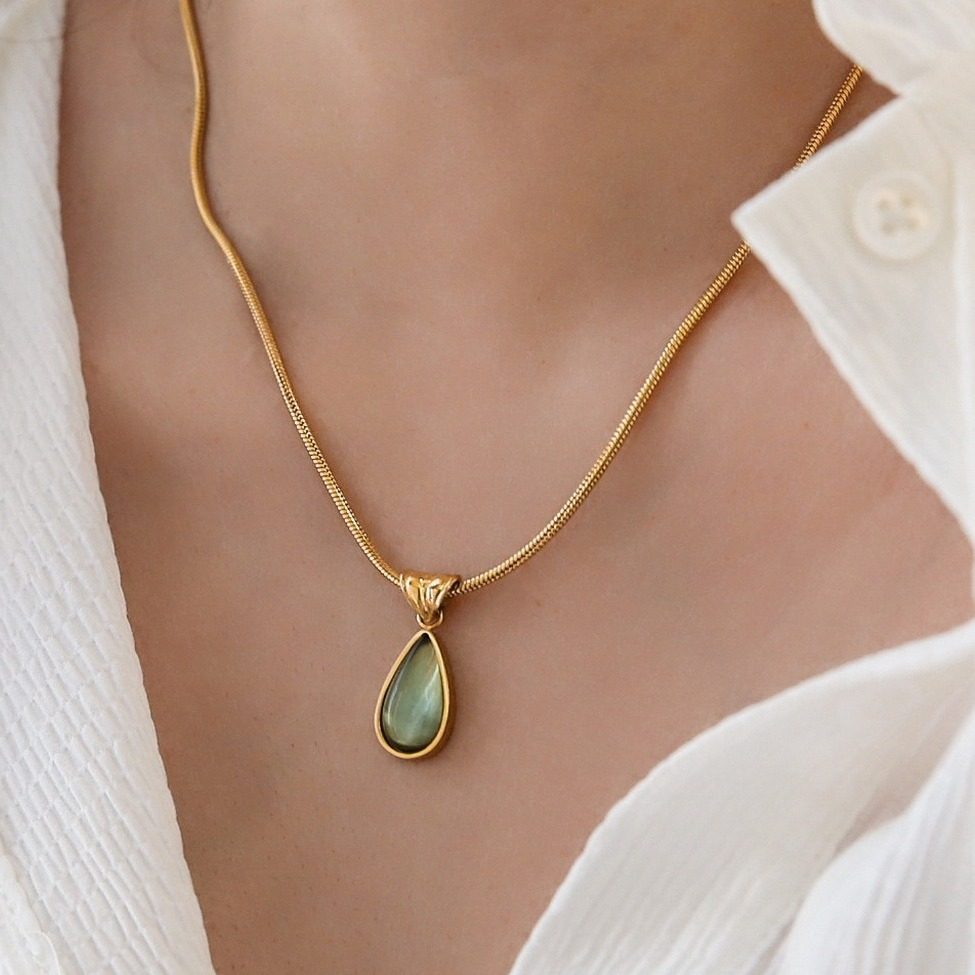 French Clear Green Water Drops Blue Ocean Necklace Clavicle Chain Snake Bone Fashion Personality Titanium Steel Gold Plated Necklace Wholesale