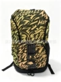 Square air cushion 6586 - graffiti olive green