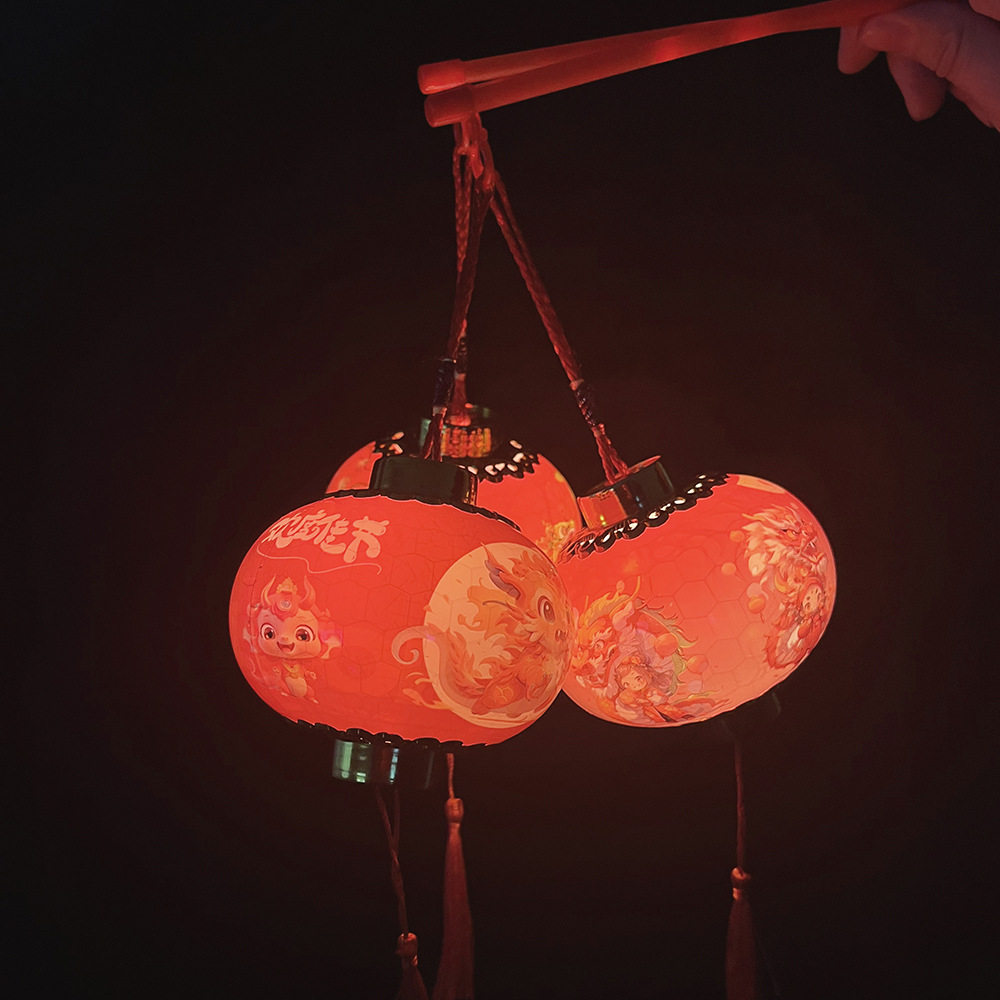 New year small lantern lucky year lantern Children DIY portable lantern light-emitting toy red lantern Lantern New Year festive