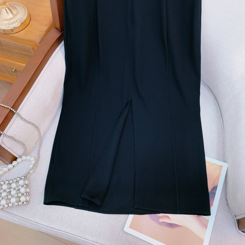 Đầm ôm body nữ cổ trễ vai lệch vai chất liệu satin bóng cao cấp dáng đuôi cá xẻ tà — Hắc Tùng Mặc