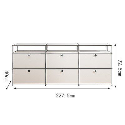 白い3つのキャビネット