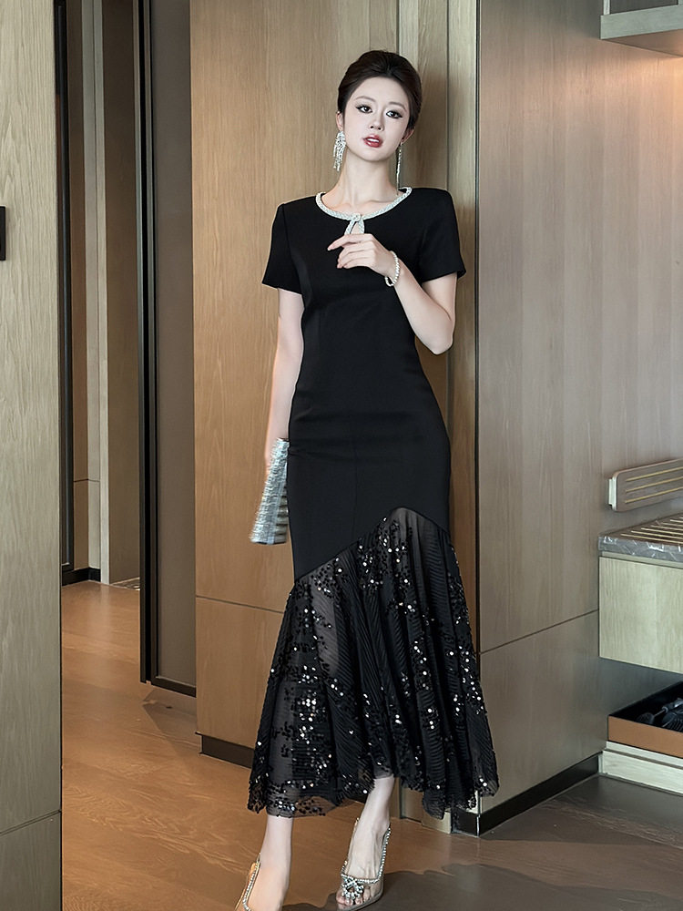 Đầm dạ hội nữ cổ tròn tay ngắn, đính đá lấp lánh, eo cao, chân váy bất đối xứng — [Màu đen]