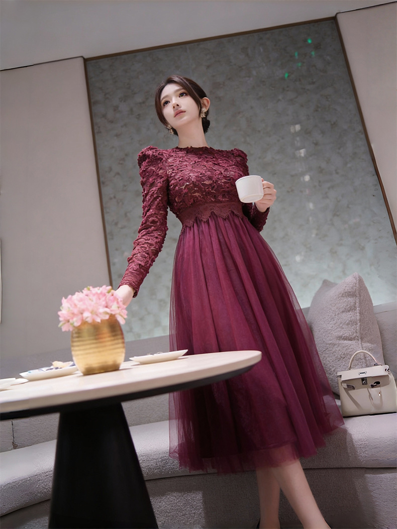Đầm dài nữ cổ tròn phối ren chiết eo vải lưới dáng ôm — Tím khói