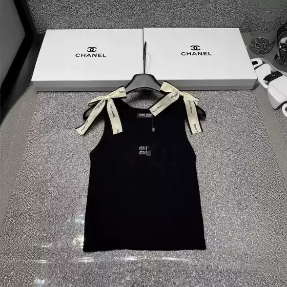 Mm24 New Summer Fashion Style Rhinestone Letter Design Slim Fit Tie-Up Knit Vest in White and Black Cotton