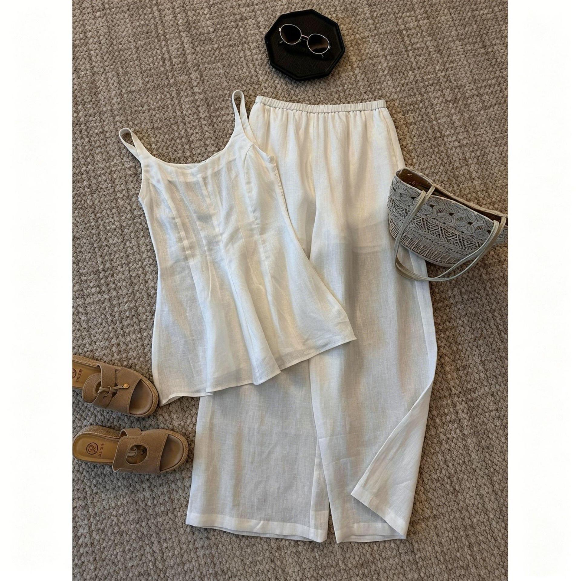Костюм Old money style sense of wear 2026, белый топ на бретелях, широкие брюки, женский летний костюм-двойка из двух частей