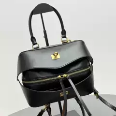 B brand 26 Autumn Le 7 leather handbag, relaxed and stylish, with a clasp closure, bowling bag, unisex style, genuine leather crossbody bag