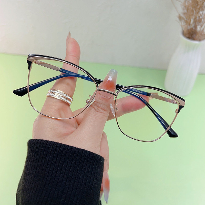 New Style Plain Mirror Men's Glasses Frame 2023 Women's Cat Eye European and American Retro Metal Anti-Blue Light Glasses Fashion Taizhou