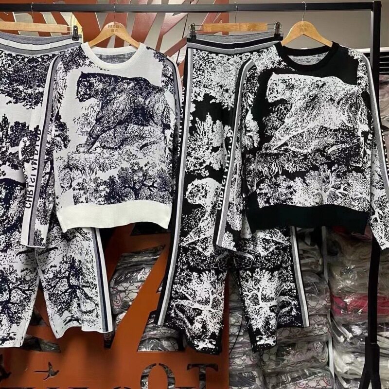 Autumn and Winter New Round Neck Jacquard Pattern Knitted Two-piece Set Wide Leg Slimming Fashion Jungle Series Pullover suit Women