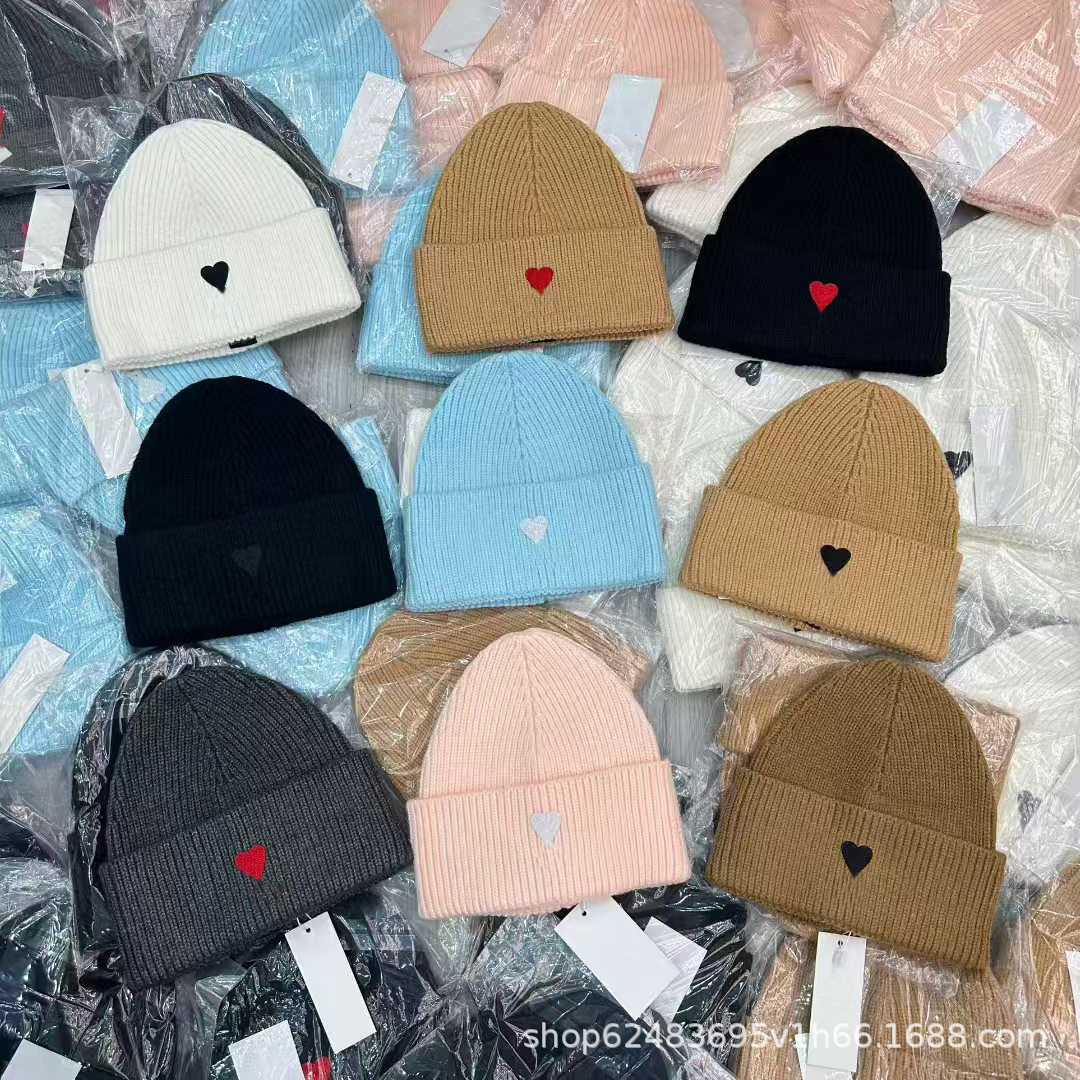 Японская шерстяная шапочка с вышивкой sweet love, которая согревает женщин зимой, универсальная студенческая вязаная шапочка, демонстрирующая лицо, маленькая холодная шапочка в тренде Изображение 1